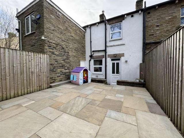 House for sale in Huddersfield, Clayton West
