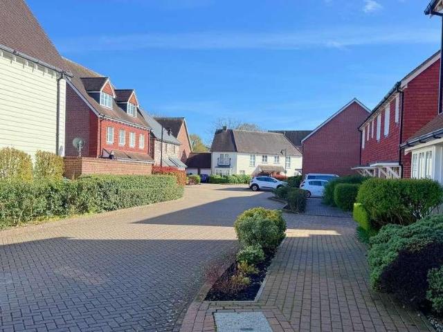 House for sale in Littlecote, West Sussex