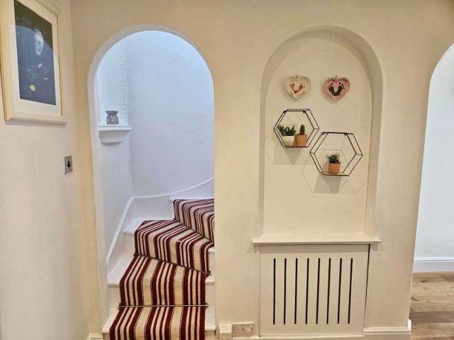 House for sale in Mill Hill, Greater London