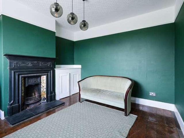 House for sale in Hillview, Surrey