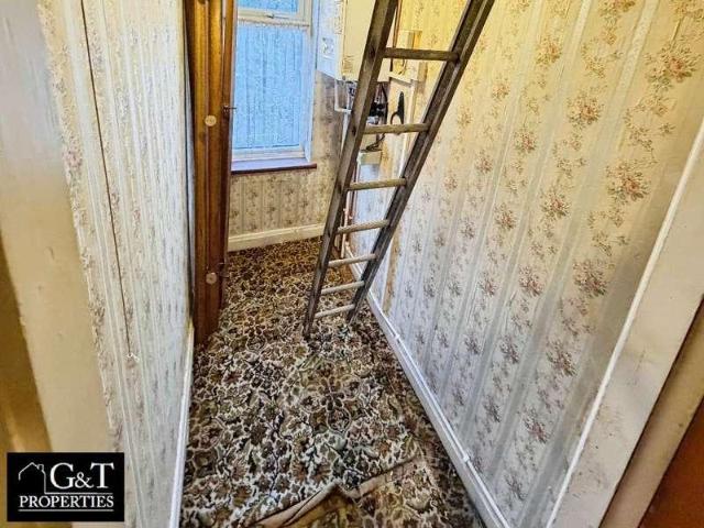 House for sale in Haden Hill, Fold Hill