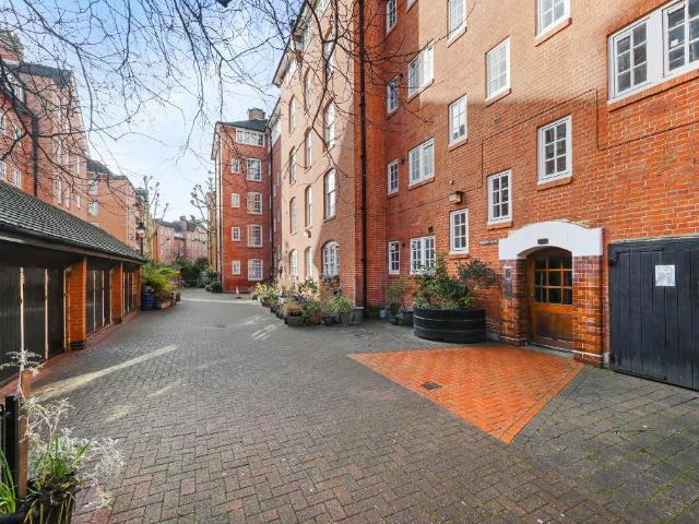 House for sale in Millbank Estate, Greater London