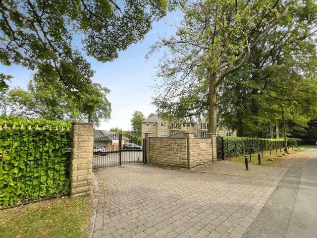 House for sale in Bradshaw, Lee Bank