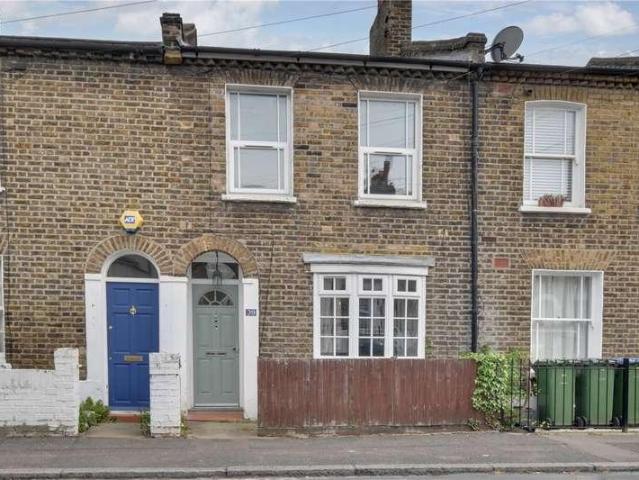 House for sale in East Greenwich, Greater London