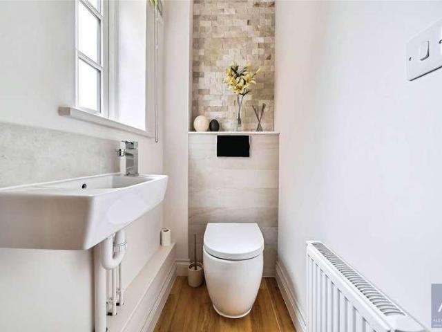 House for sale in Steeple Claydon, Buckinghamshire