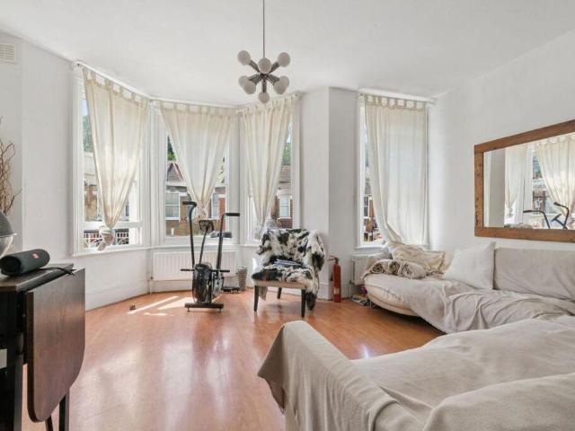 House for sale in London Borough of Lewisham, Ladywell