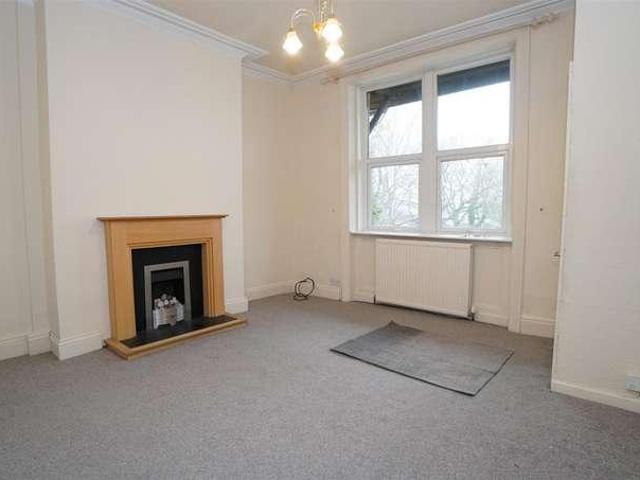House for sale in Greengates, West Yorkshire