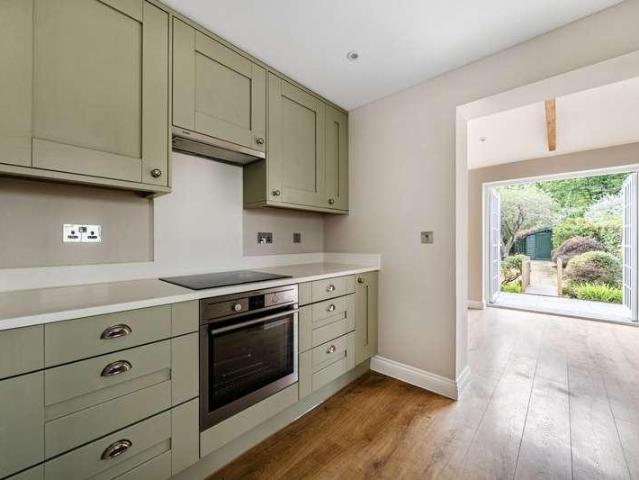 House for sale in Heol-las, Surrey