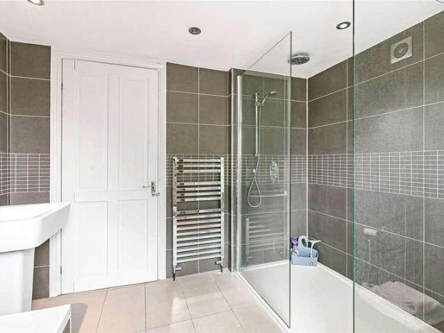 House for sale in Littleton Common, Lower Halliford