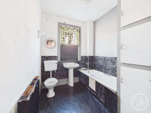 House for sale in Hyde Park, Leeds