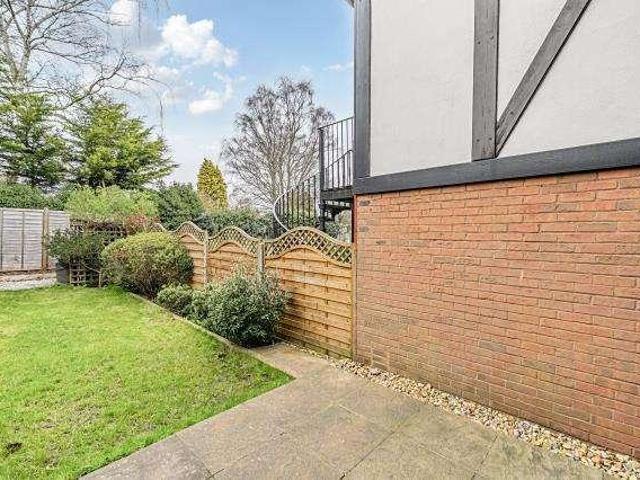 House for sale in Heol-las, Surrey