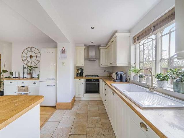 House for sale in Little Stanmore, Greater London