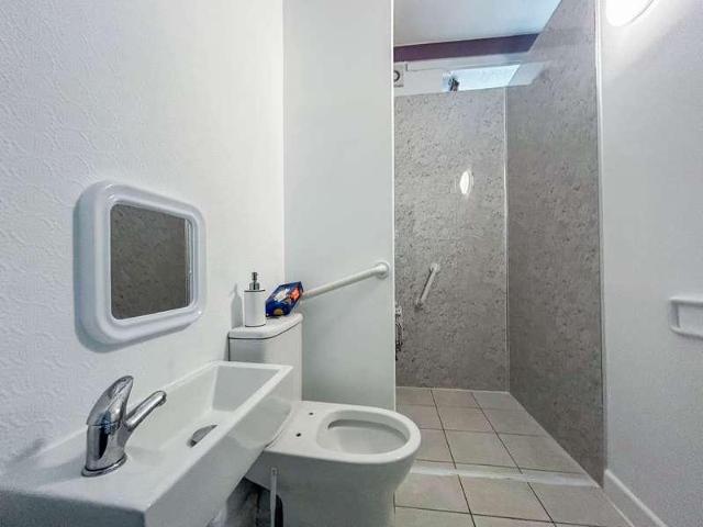 House for sale in Bradshaw, Lee Bank