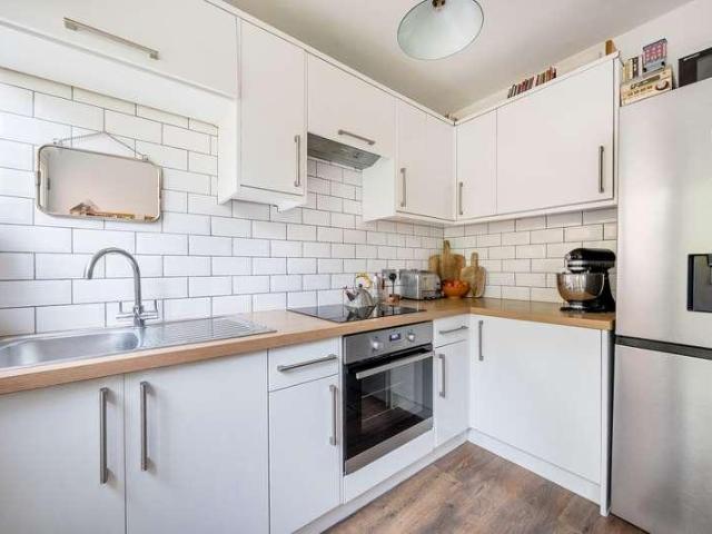 House for sale in Guildford Park, Guildford