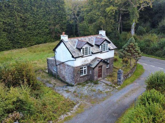 House for sale in Llangadog, Capel Gwynfe