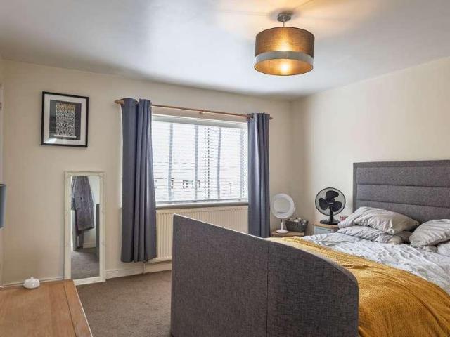 House for sale in Brighouse, Thornhills