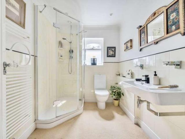 House for sale in Fole, Surrey