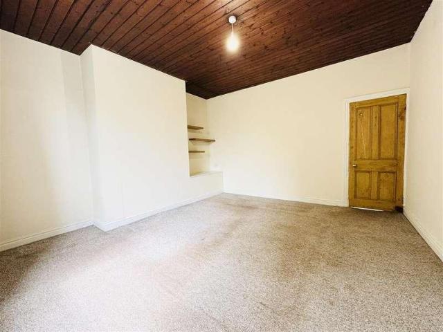 House for sale in Huddersfield, Skelmanthorpe
