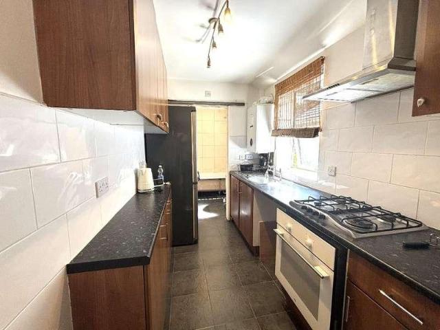 House for sale in Spring Park, Luton