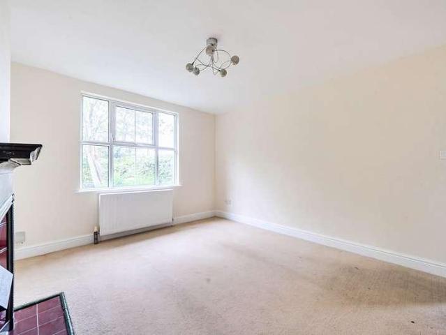 House for sale in High Wycombe Community Board, Totteridge