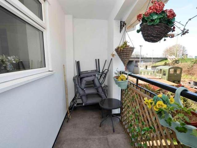 House for sale in Broadsands