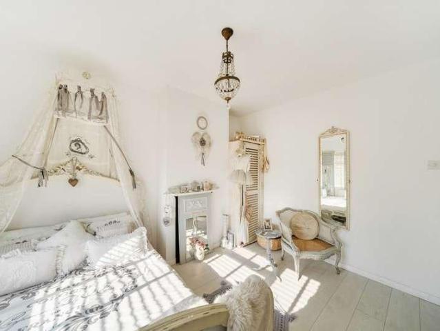 House for sale in Lower Halliford, Surrey