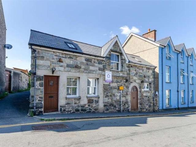 House for sale in Criccieth