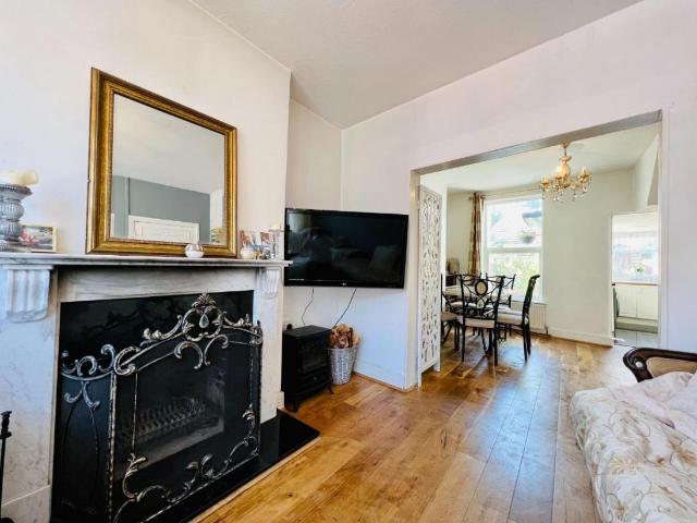 House for sale in Folkestone, Foord