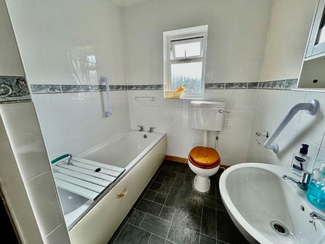 House for sale in Bromsberrow Heath, Gloucestershire
