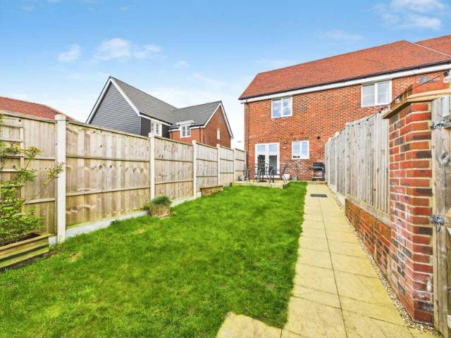 House for sale in Kilnwood Vale, Horsham
