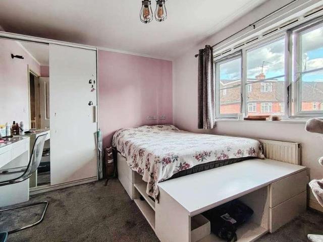House for sale in Battle, Reading