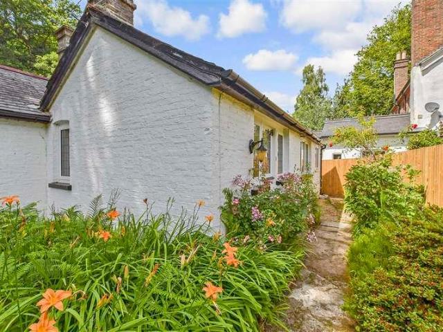 House for sale in The Butts, Kent