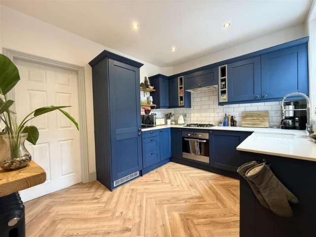 House for sale in Mapplewell, South Yorkshire