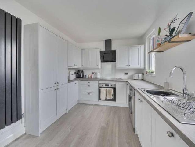 House for sale in Kingswood