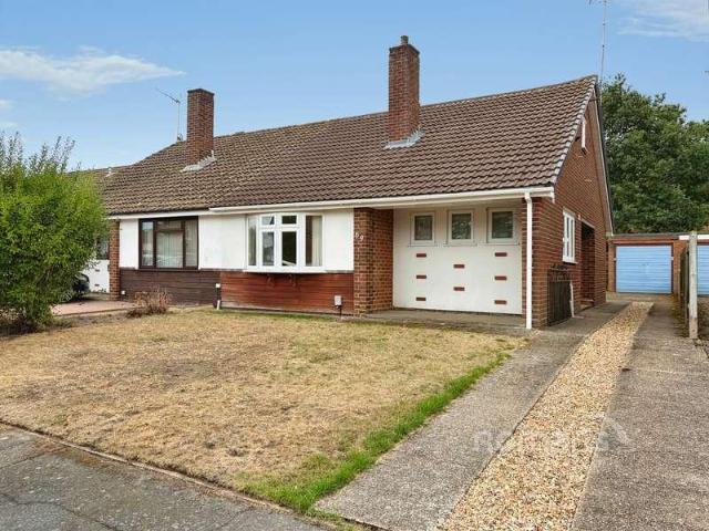 House for sale in Heol-las, Surrey