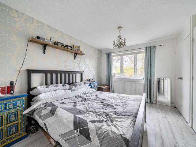 House for sale in Martin's Heron, Winkfield