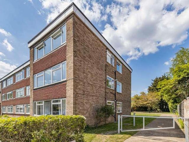 House for sale in Aldersbrook, Greater London