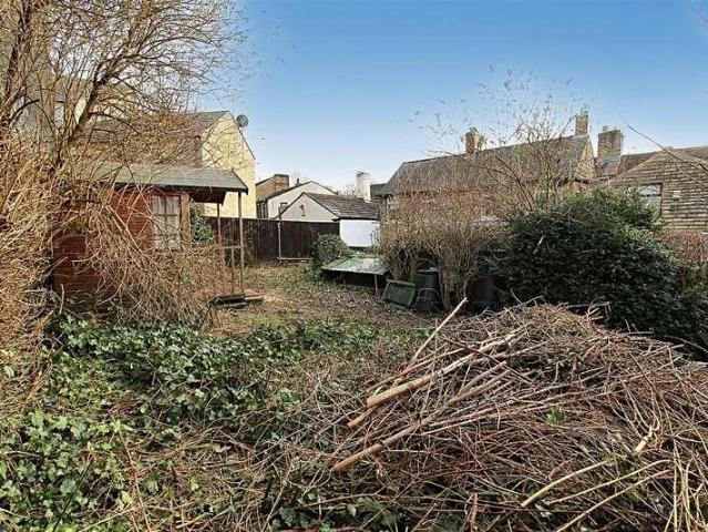 House for sale in Hillhouse, Almondbury