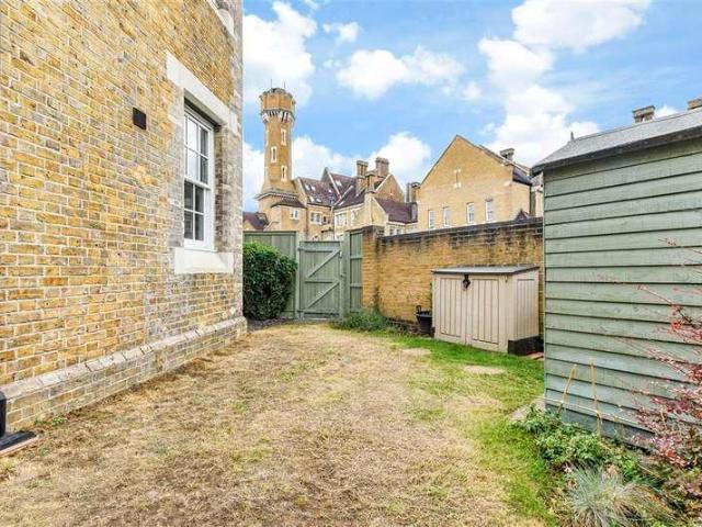 House for sale in Stone, Monks Orchard