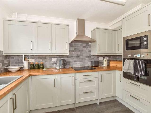 House for sale in Cranbrook & Sissinghurst, Sandown Park