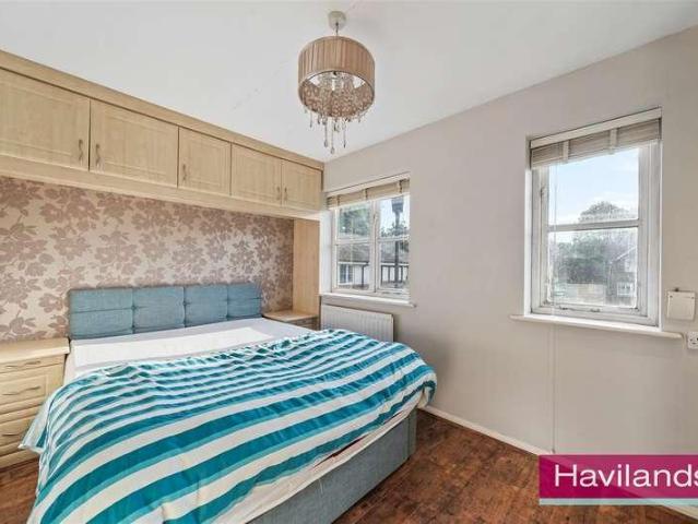 House for sale in Oakwood, Greater London