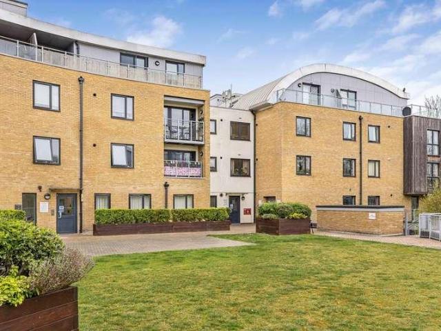 House for sale in Hertford, Colliers End