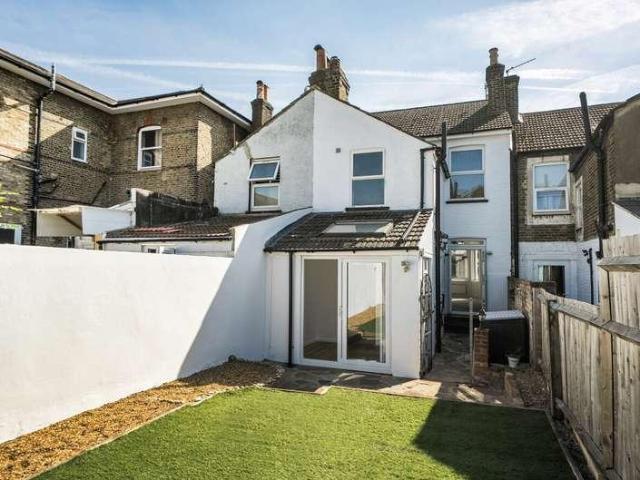 House for sale in London Borough of Croydon, Waddon
