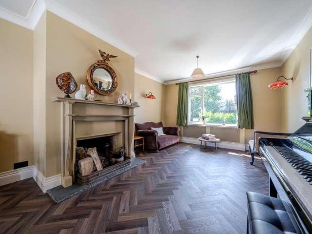 House for sale in Fole, Surrey