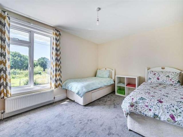 House for sale in Middlecroft, Hampshire
