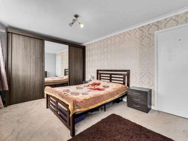 House for sale in Littleton Common, Spelthorne