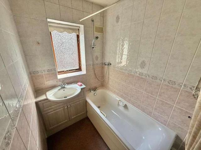 House for sale in Harvills Hawthorn, Hill Top
