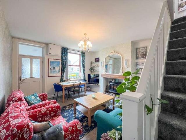 House for sale in Holmfirth, Honley