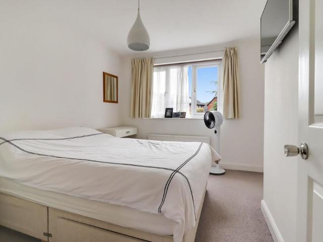 House for sale in Heol-las, Surrey