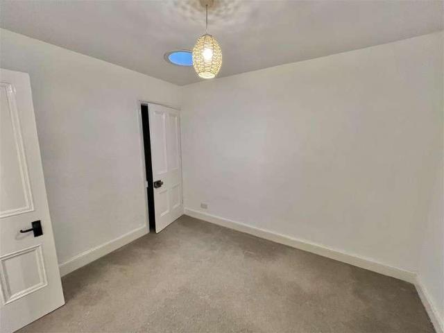 House for sale in Whitfield, Charlesworth